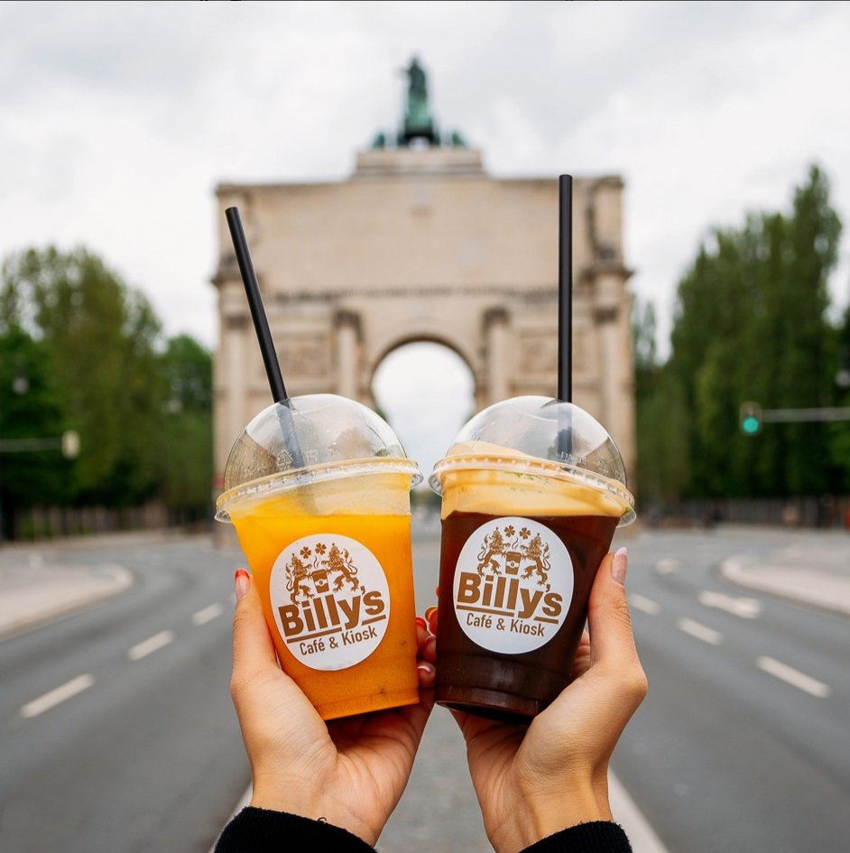 Iced Coffee und frisch gepresster Saft am Siegestor